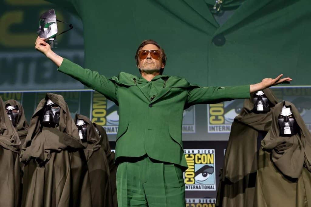 Robert Downey Jr. sendo anunciado como Doutor Destino