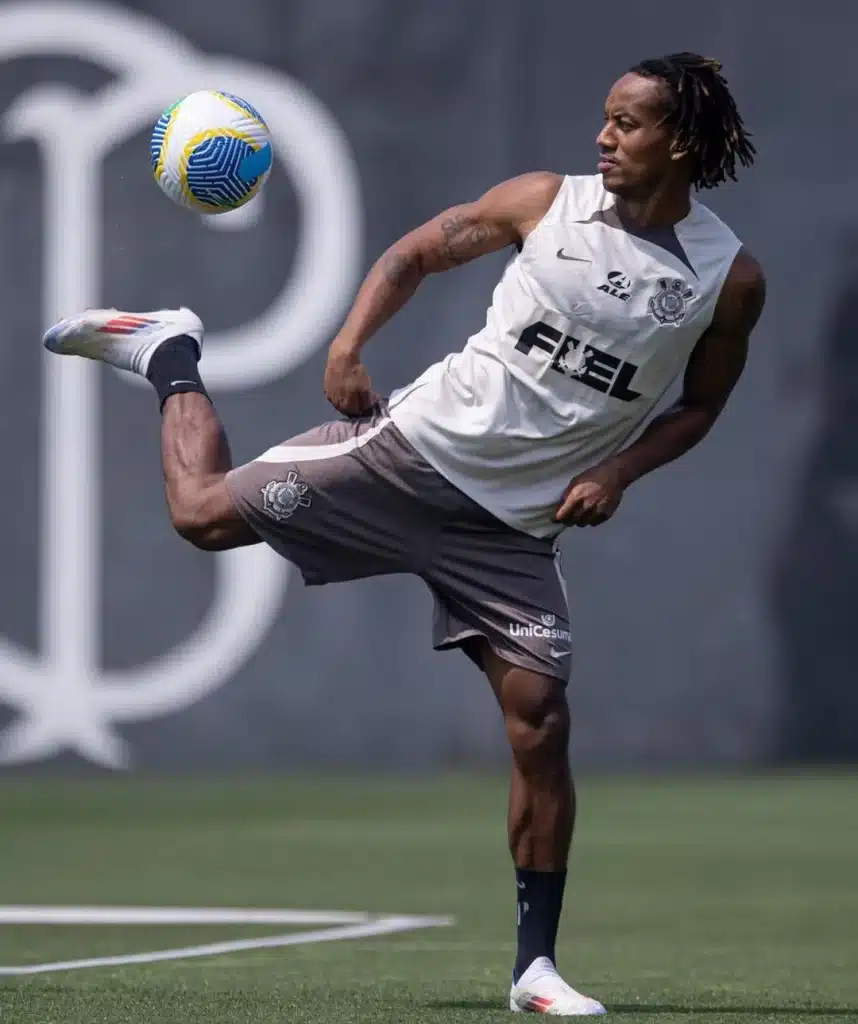 André Carrillo treinando pelo Corinthians (Reprodução/Instagram/@corinthians)