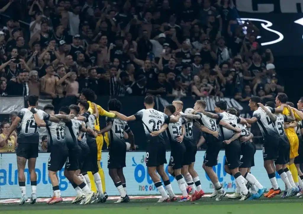 Corinthians finaliza treino para próxima partida 