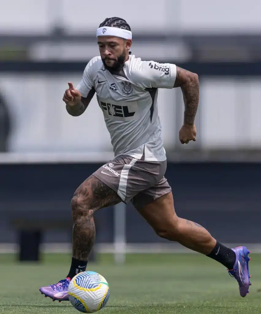 Memphis Depay treinando pelo Corinthians (Reprodução/Instagram/@corinthians)