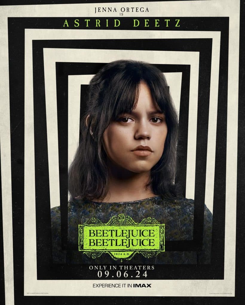 Jenna Ortega como Astrid Deetz