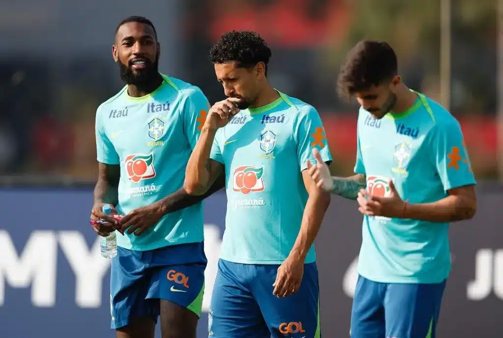 Jogadores do Brasil durante treino