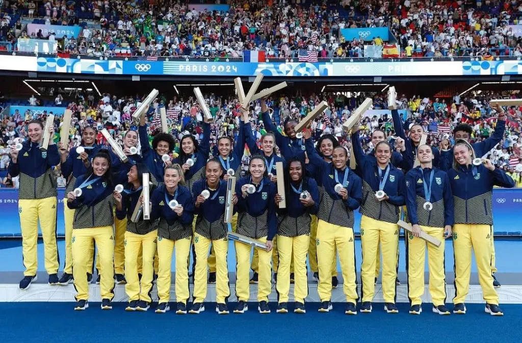 Seleção feminina com medalha olímpica de prata