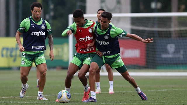 Jogadores do Palmeiras em treino antes do confronto contra o Red Bull Bragantino